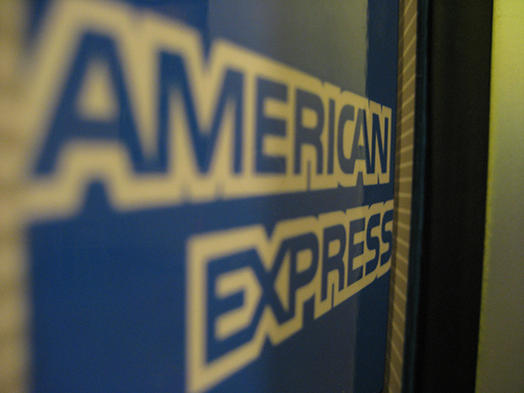 American Express Cozies Up to Merchants, Tries to Prevent a Revolt