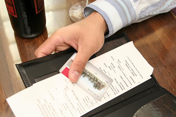 How to Handle Credit Card Transactions at Restaurants